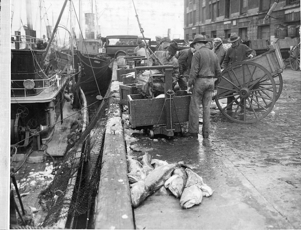 #75 The Fulton Fish Market in New York City, 1910s