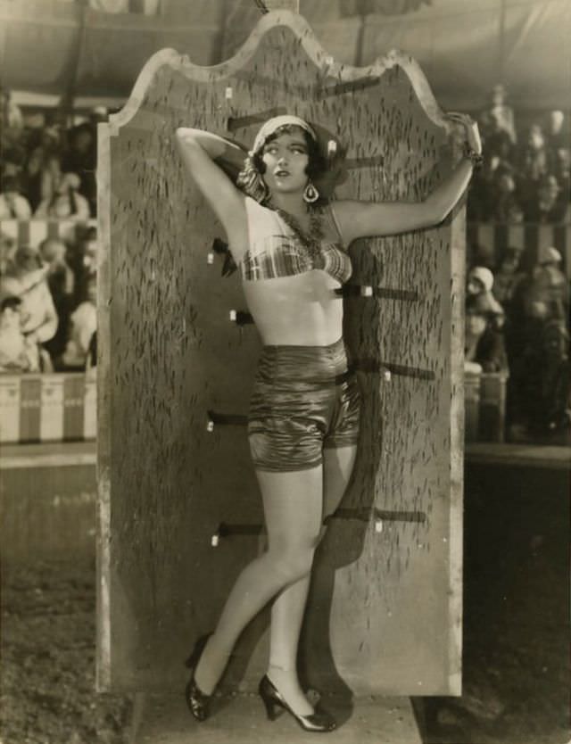 Gorgeous Photos of Beautiful Joan Crawford during the filming of &;The Unknown (1927) Movies &; TV