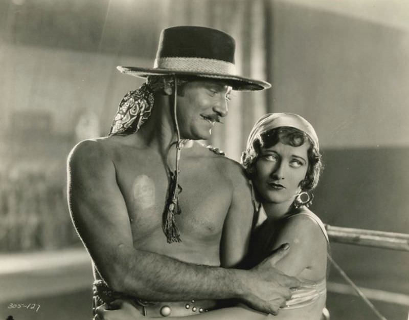 Gorgeous Photos of Beautiful Joan Crawford during the filming of &;The Unknown (1927) Movies &; TV