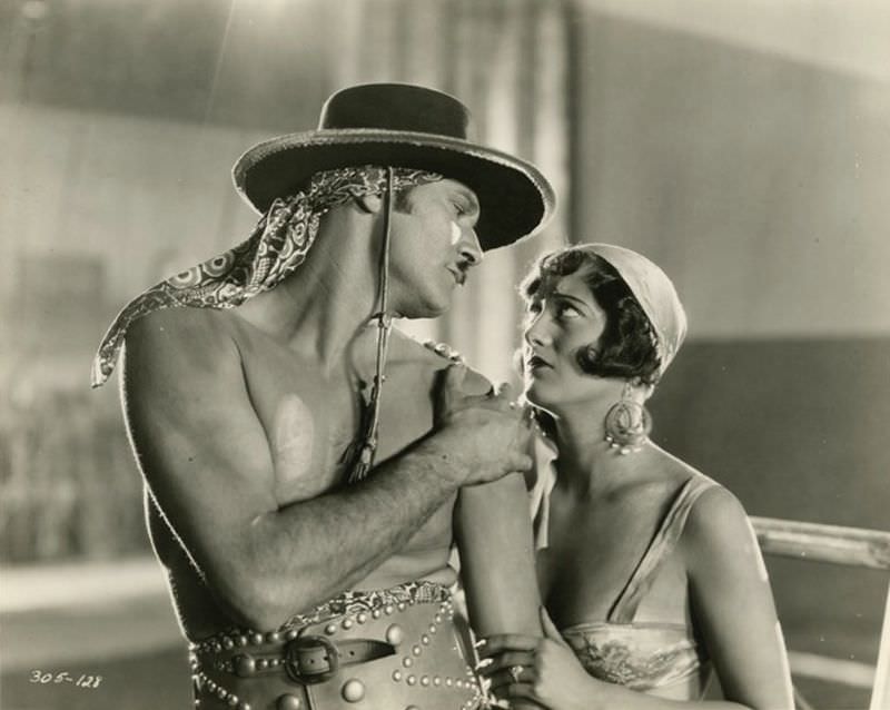 Gorgeous Photos of Beautiful Joan Crawford during the filming of &;The Unknown (1927) Movies &; TV