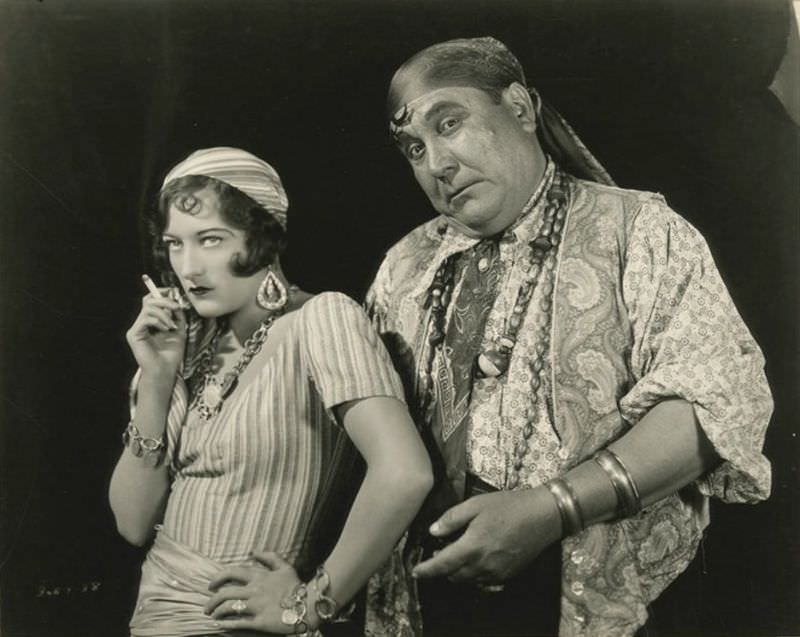 #25 Gorgeous Photos of Beautiful Joan Crawford during the filming of ‘The Unknown (1927) #25 Movies & TV