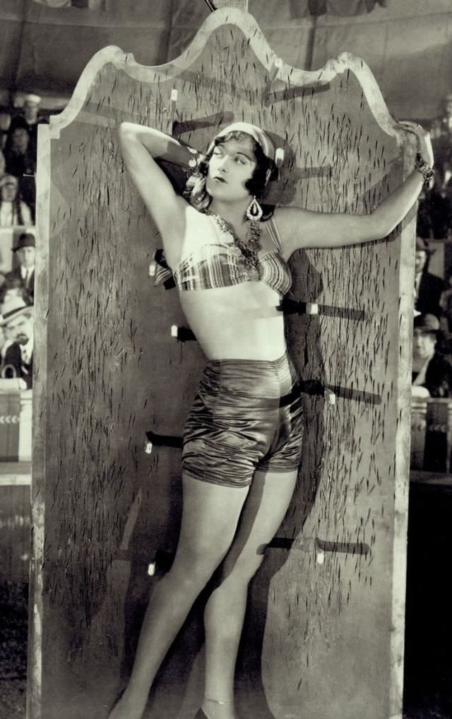 Gorgeous Photos of Beautiful Joan Crawford during the filming of &;The Unknown (1927) Movies &; TV