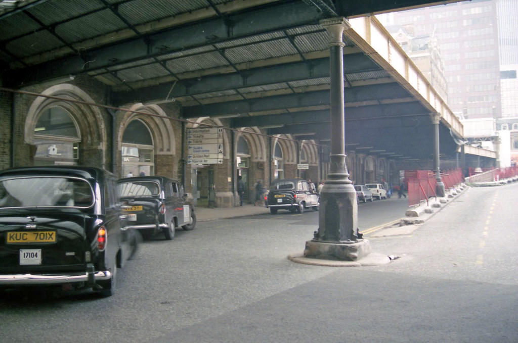 #33 Liverpool St Station taxi ramp, 1987
