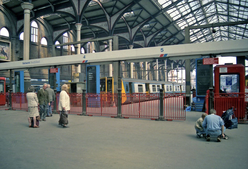#42 Liverpool St station.Friday, 29 May 1987 Morning