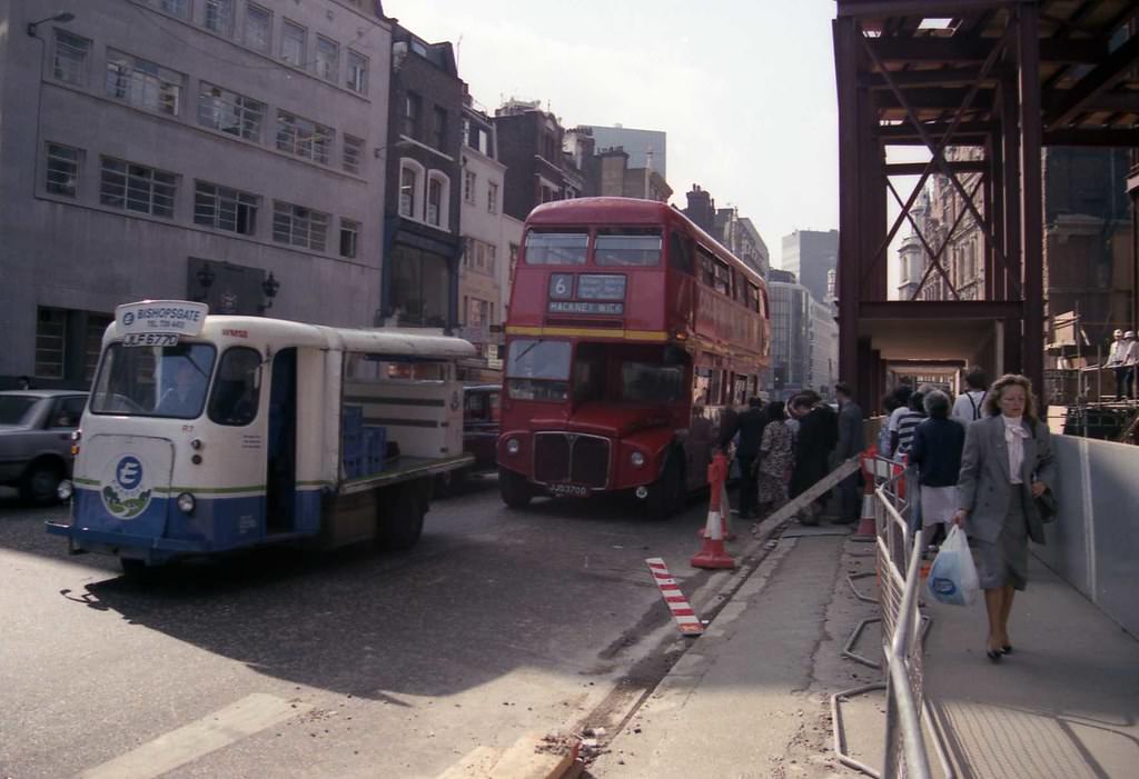 #47 RM buses in Bishopsgate, 17 Sept, 1987