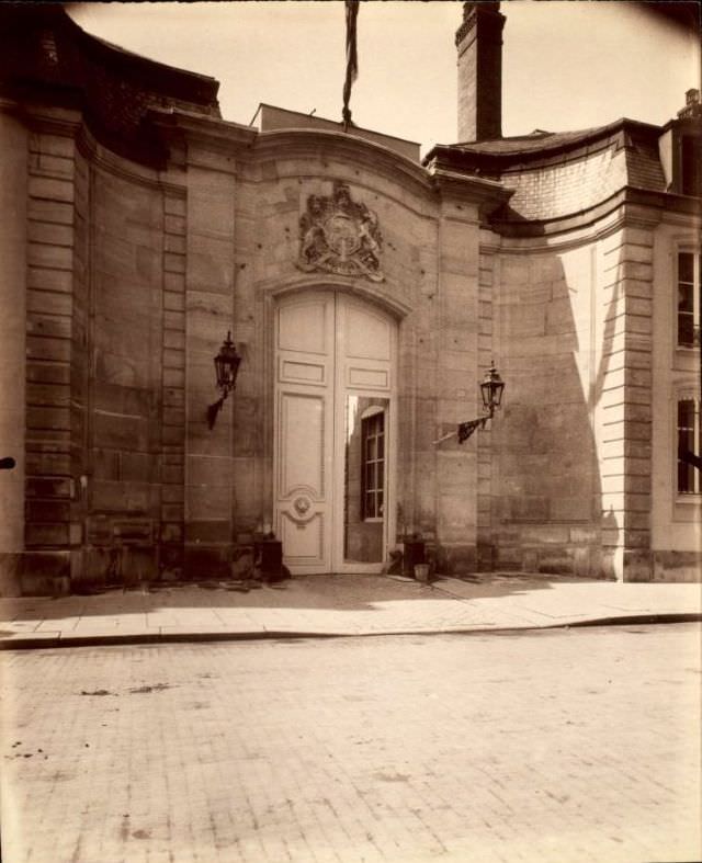 #13 Hotel de Charost – Pauline Borghese – Ambassade d’Angleterre 39 Fbg. St. Honore, 1901.