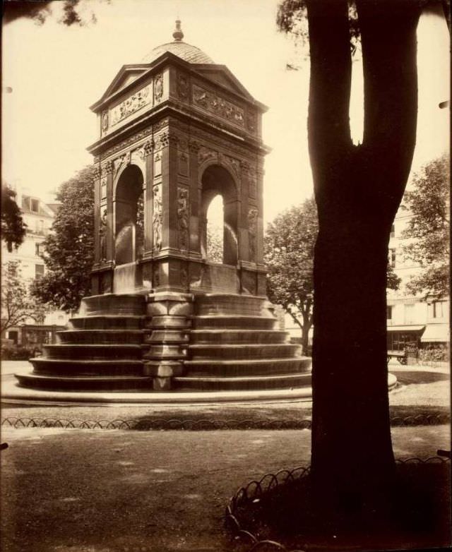 #22 Fontaine des Innocents, 1903.