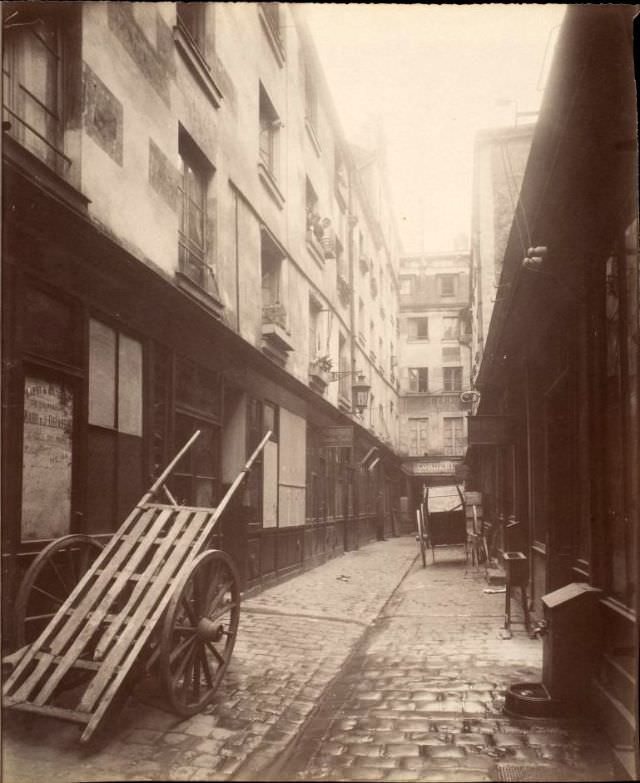 #26 Passage Moliere Vue prise de la rue St. Marti, 1906.