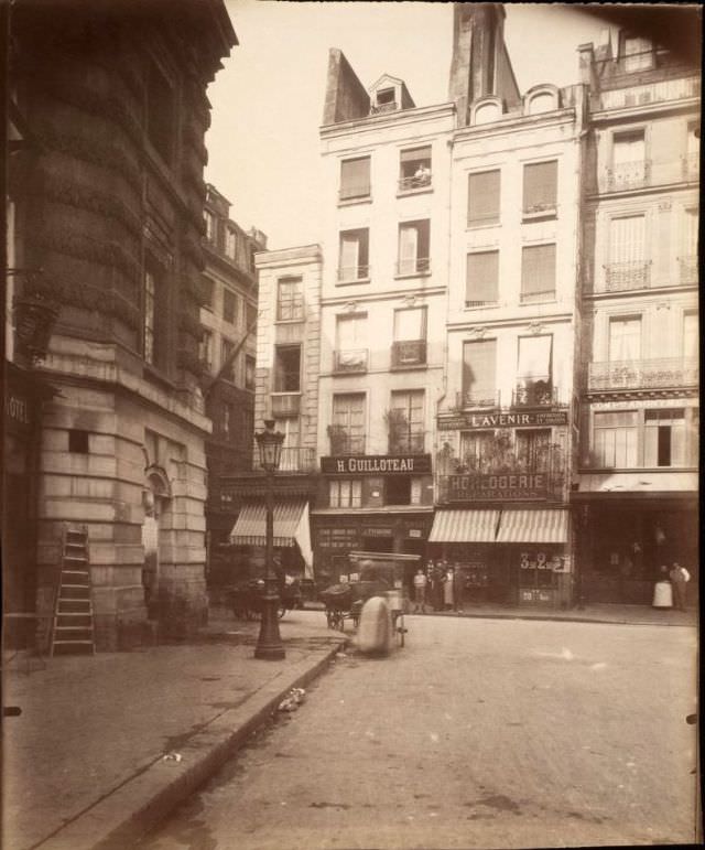 #35 Rue Saint-Honoré, 1907.