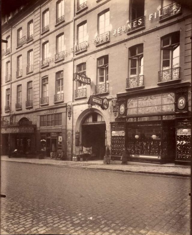 #52 Maison de Rapport du Couvent St. Lazare – 105 Fbg. St. Denis, 1909.