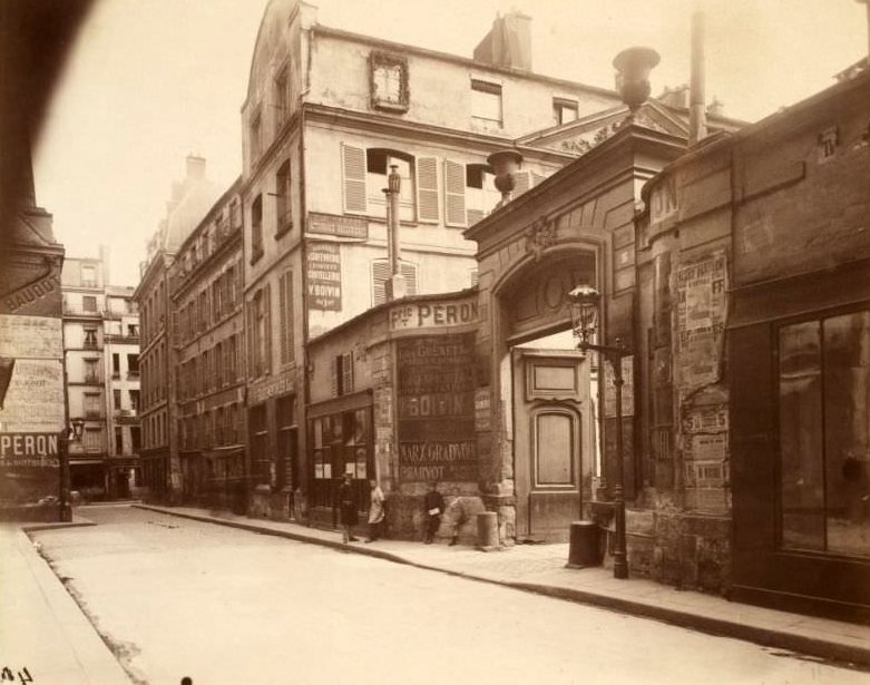 #9 Hotel de Montmorency – Rue de Montmorency 5, 1900.