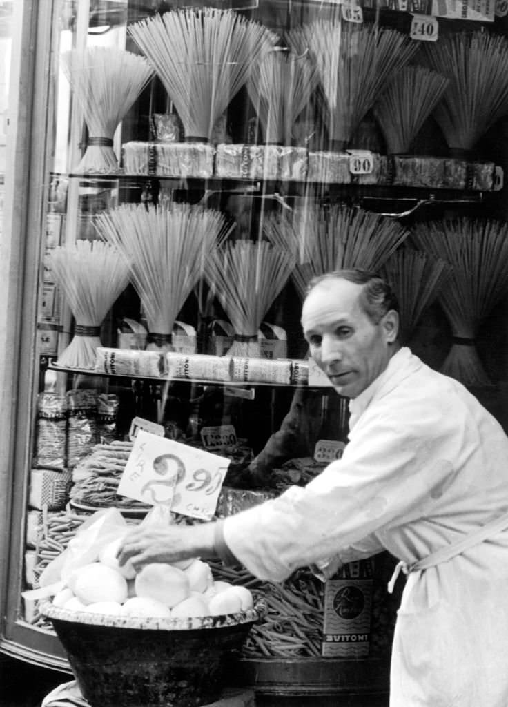#40 Pasta store in Naples, 1954