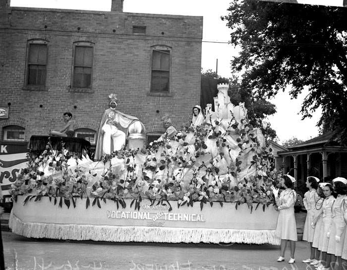 #49 Battle of Flowers Parade with San Antonio Vocational & Technical School float, 1941