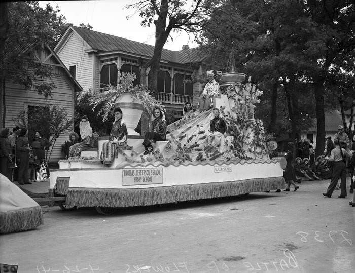 #254 Battle of Flowers Jefferson High School float, 1941