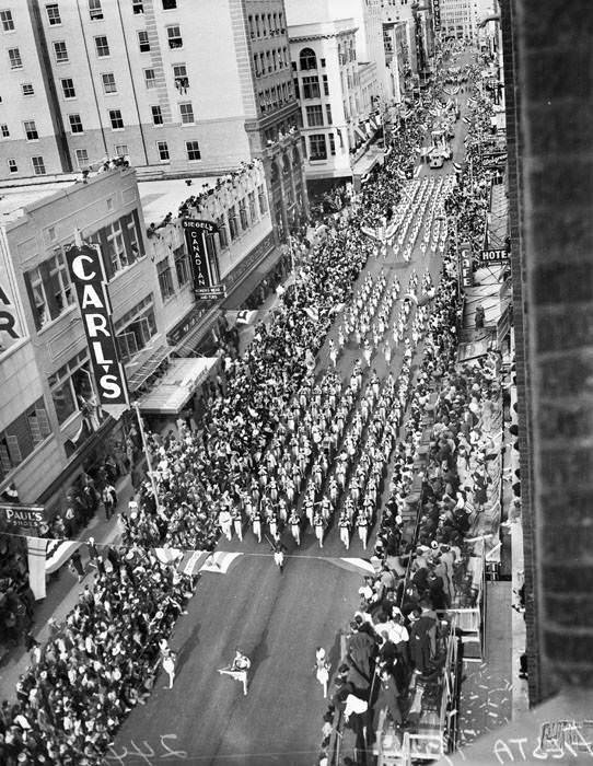 #213 Battle of Flowers Parade – Parade participants on Houston Street, 1940