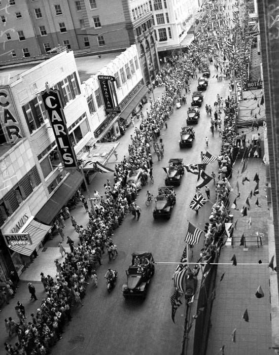 #101 War Heroes Day parade, viewed from Majestic Theater, San Antonio, 1942