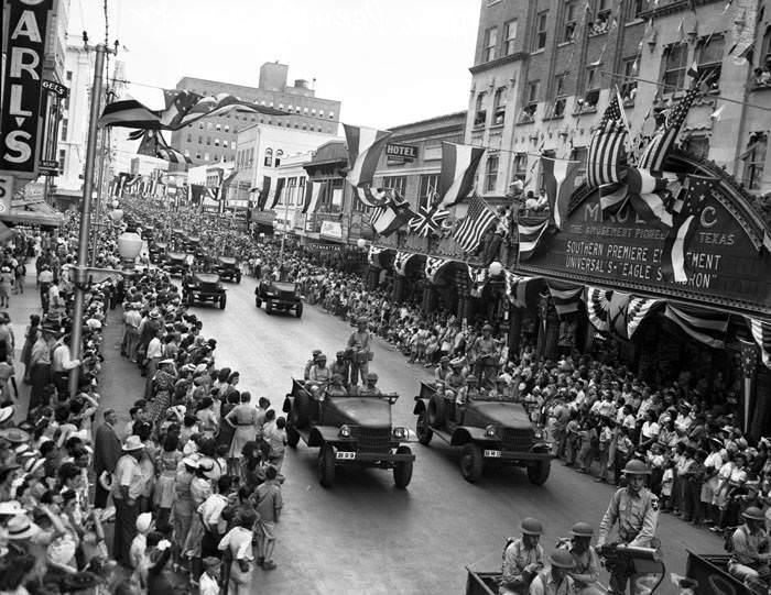 #10 War Heroes Day parade on Houston St., San Antonio, 1942