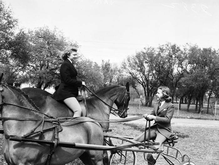 #240 Hillje sisters with their horses, 1940