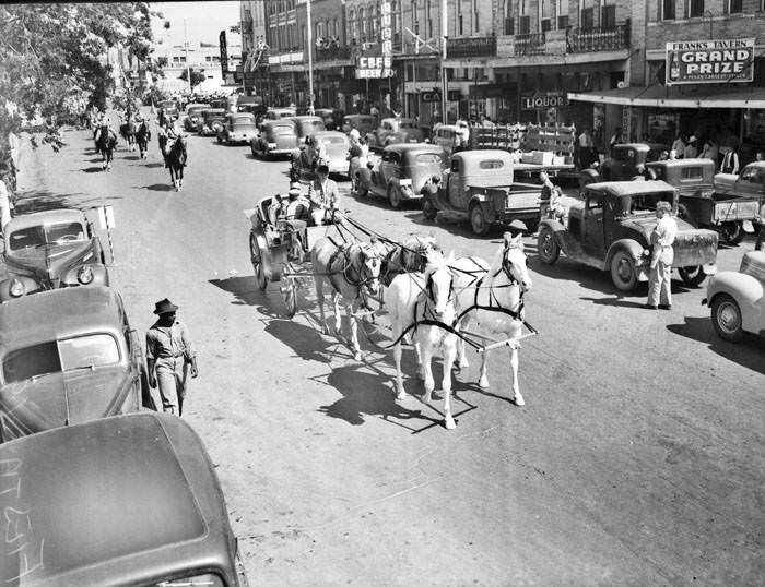 #252 Looking southeast towards 1100 block of East Commerce Street just after arrival of King, 1940