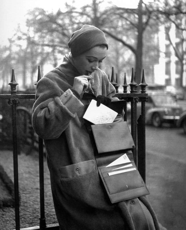 #35 Sophie Litvak, photo by Georges Dambier, Paris, Elle, January 1953