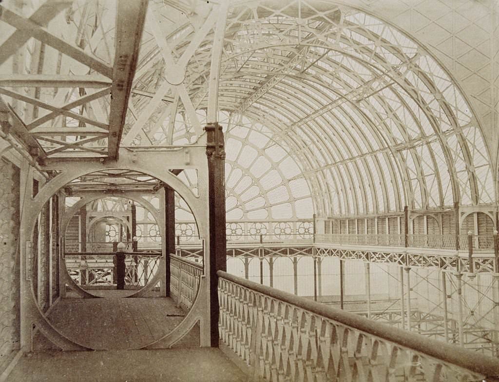 #153 The upper gallery of the Crystal Palace, built for the Great Exhibition of 1851.