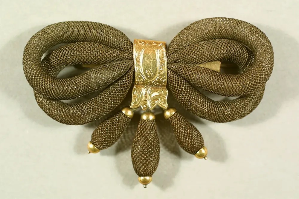 #10 A gold mourning brooch woven with the hair of the deceased and bearing an inscription of the name Julia.