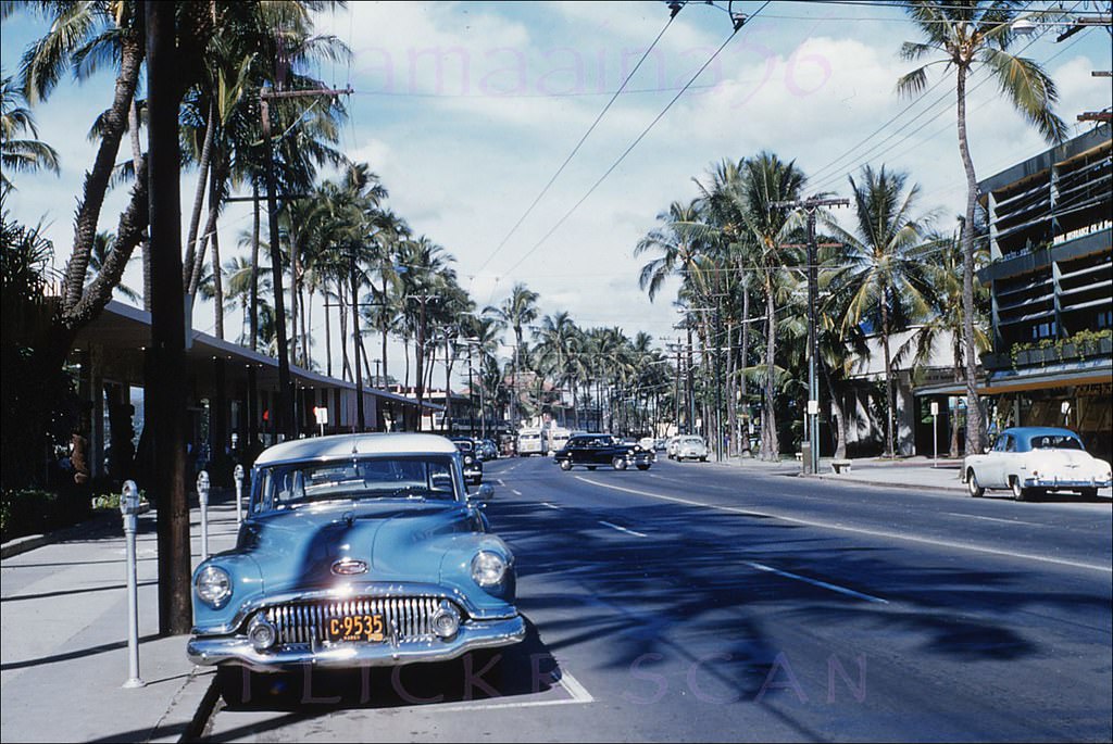 #92 Kalakaua Avenue at Royal Hawaiian Avenue in Waikiki, 1954
