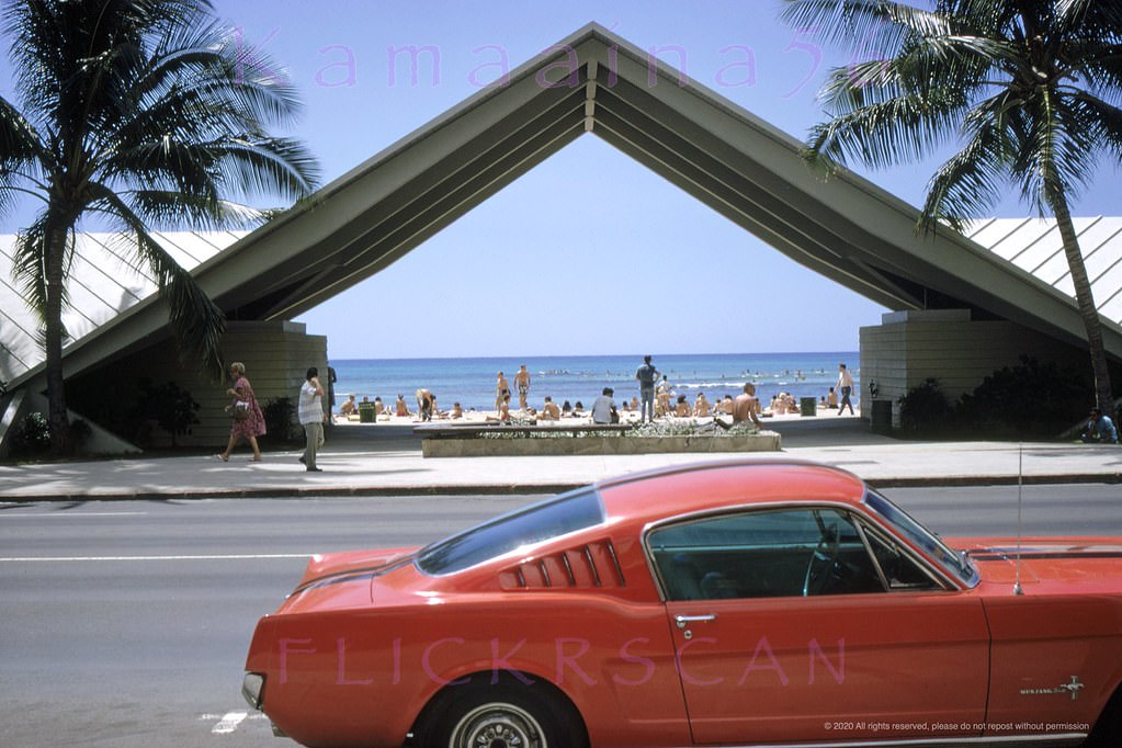 #173 The Waikiki Beach Center Arch viewed from across Kalakaua Avenue, 1960s