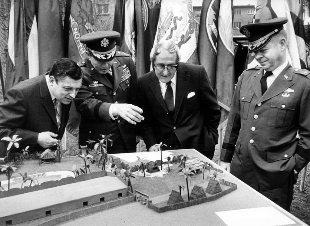 #31 U.S. generals and politicians of Berlin stand in front of a model of the Waikiki beach on the American holiday island Hawaii, 1972