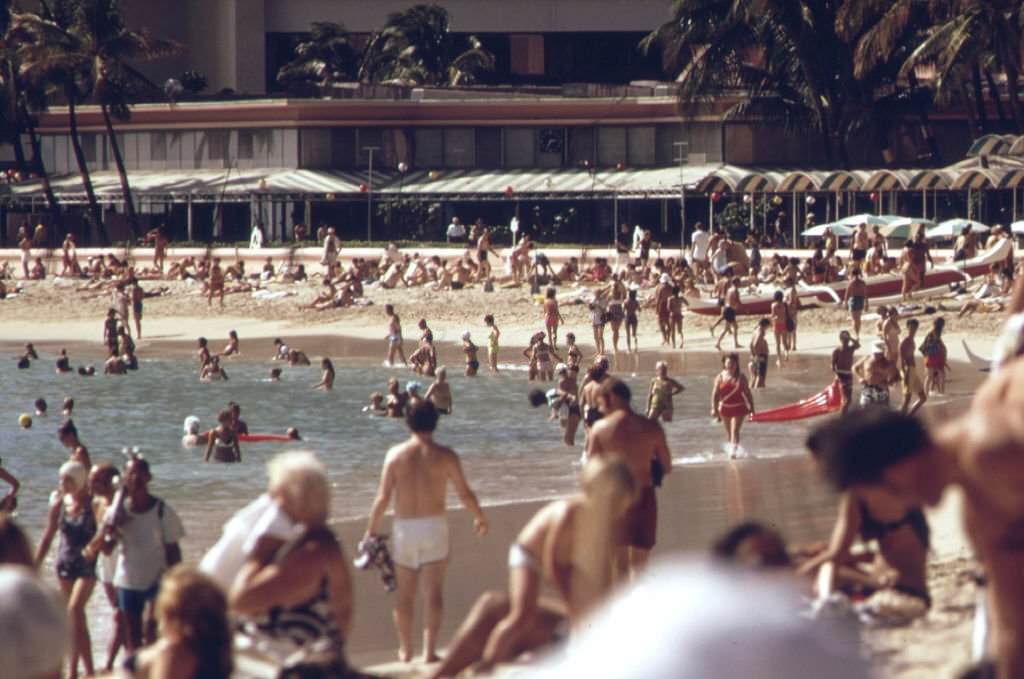 #32 Waikiki area, October 1973