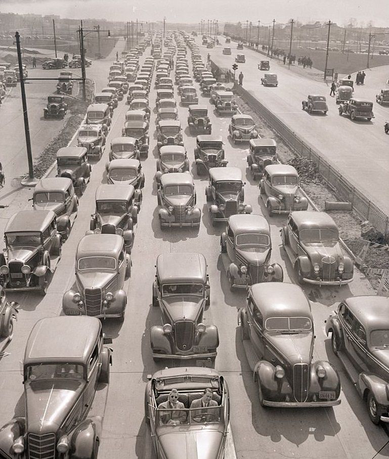 #99 View of traffic on their way to the World’s Fair, 1939
