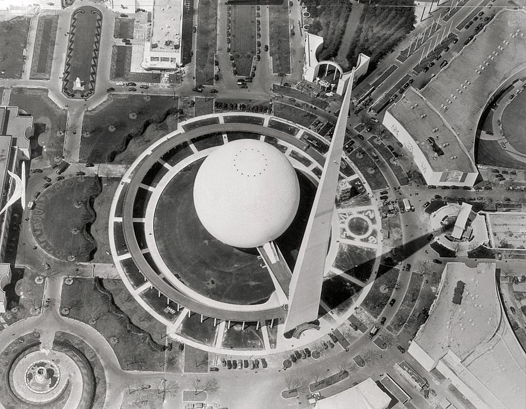 #100 Aerial View of Trylon and Perisphere