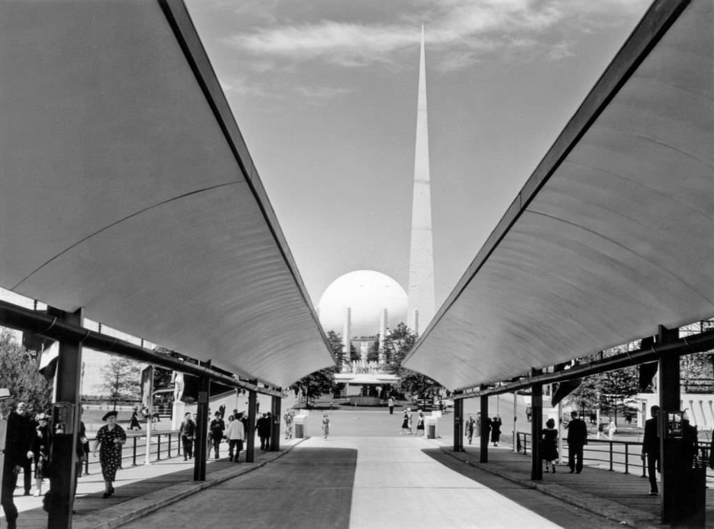 #146 Fair Sidewalk of theme Center looking to Trylon and Perisphere New York City, 1939