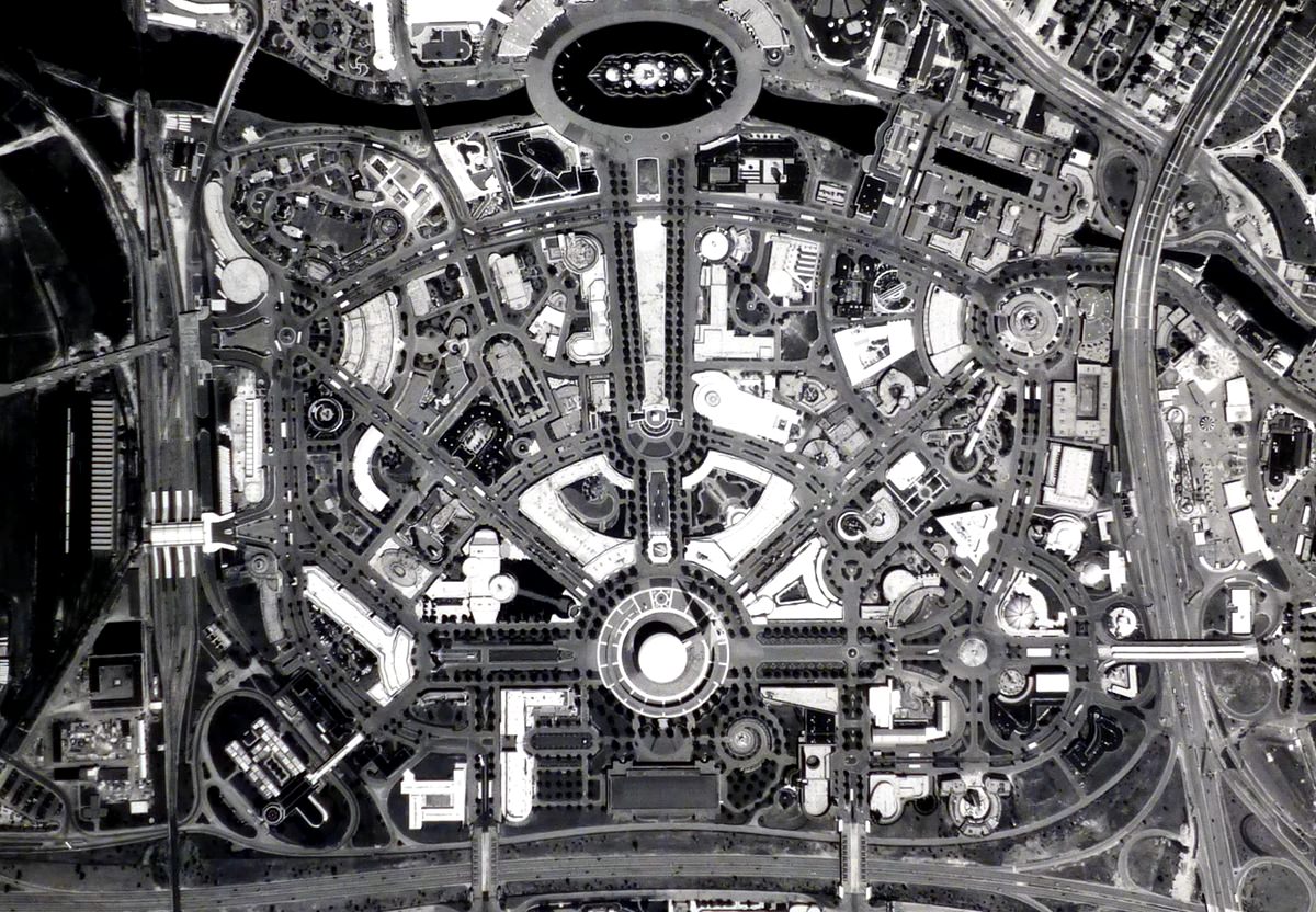 #32 An overhead view of the expansive fairgrounds in June of 1940.