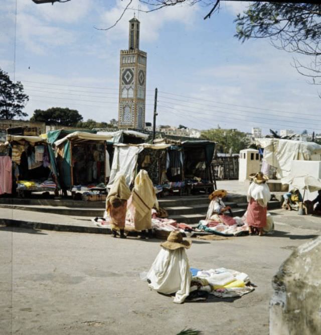 #98 Merchants selling goods at Tangier market, 1960s