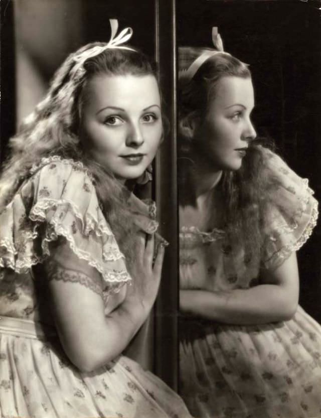 Gorgeous Photos of Charlotte Henry from the Filming of &;Alice in Wonderland (1933)&; Movies