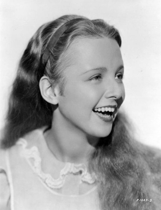 Gorgeous Photos of Charlotte Henry from the Filming of &;Alice in Wonderland (1933)&; Movies
