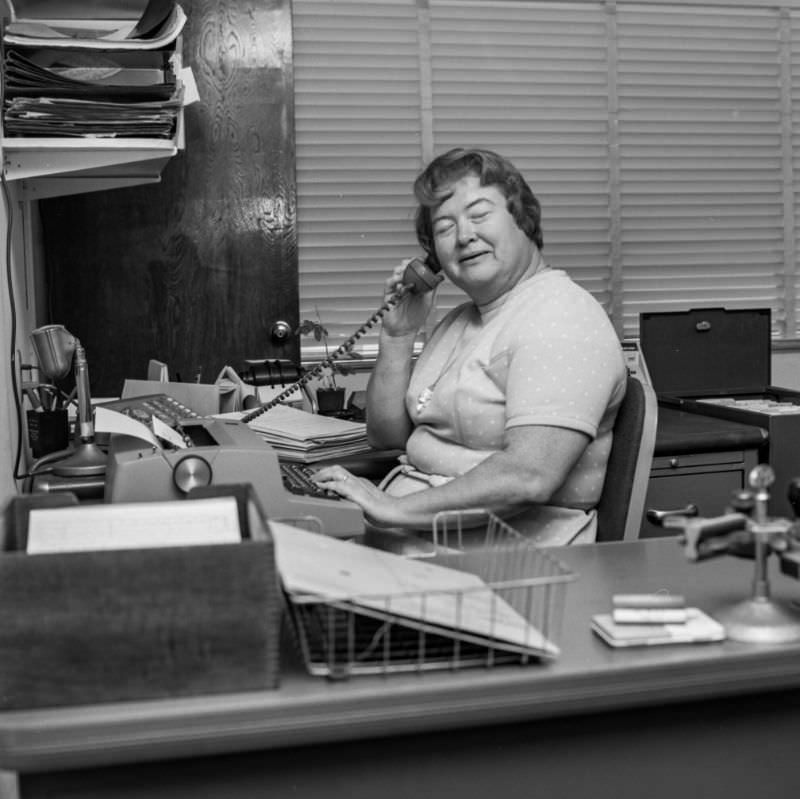 #31 Stunning Portraits of American Office Workers from the early 1970s #31 Photography