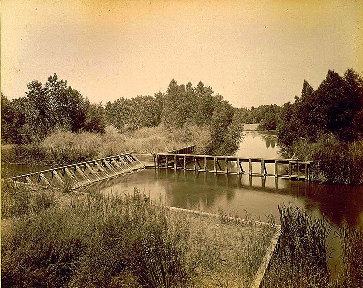 #4 Kern Island canal head gate, 2,5 miles of Bakersfield, 1909