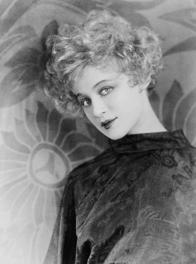 #11 Greta Nissen, 1925