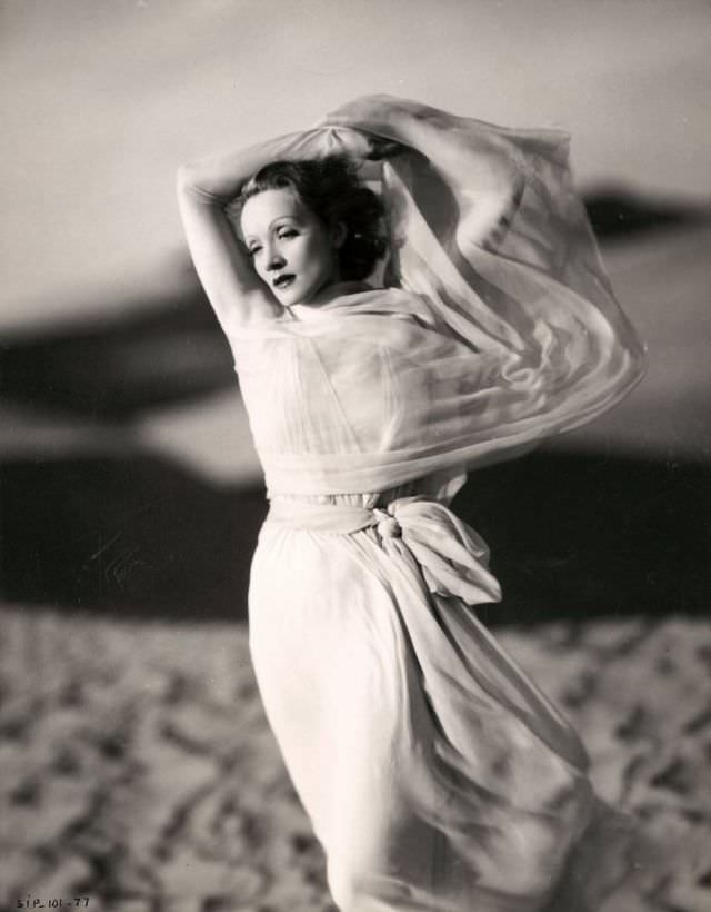 #29 Marlene Dietrich, 1936
