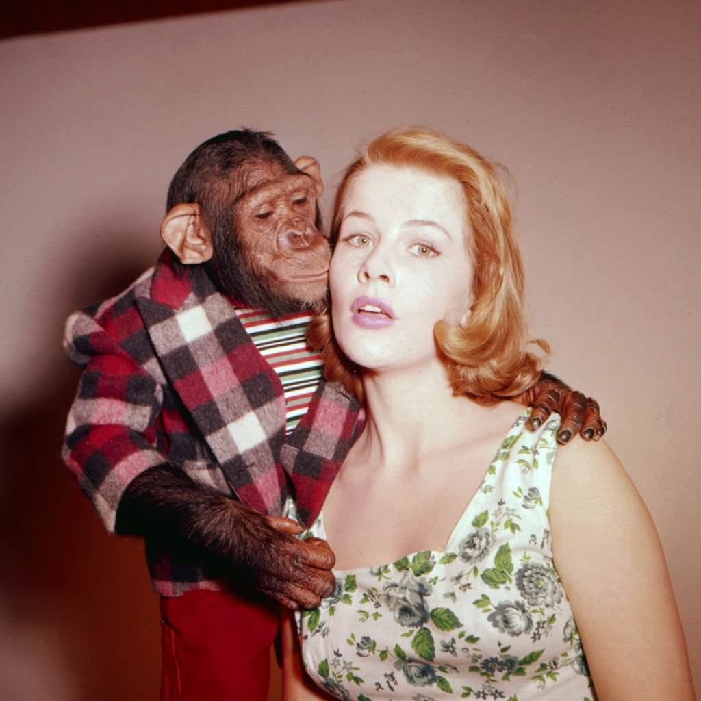 #10 Sabine Bethmann with chimp.