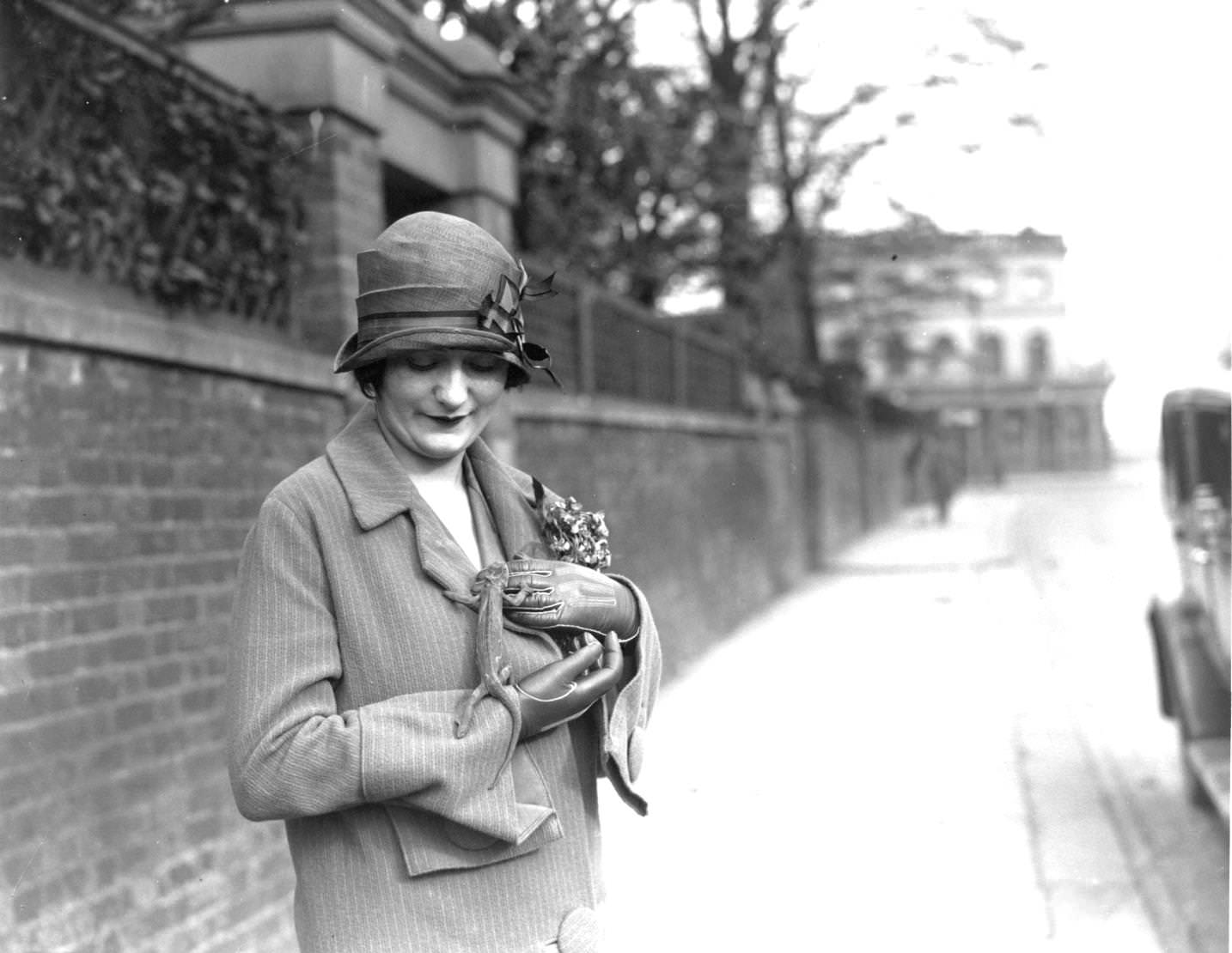 #157 woman with the latest fashion accessory, a chameleon, 1926