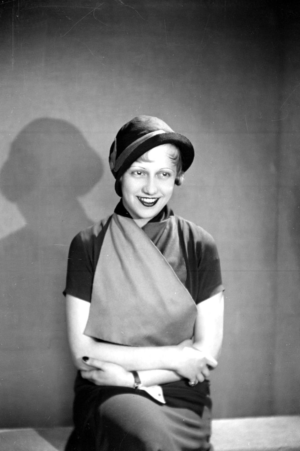 #25 French opera sing, Jacqueline Francell in cloche hat, 1920s