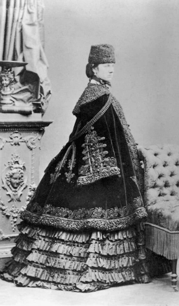 #13 nne Sutherland-Leveson-Gower (1829 – 1888), Duchess of Sutherland in a crinoline dress and velvet cape with astrakhan trim, 1860.