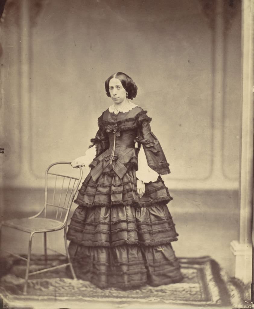 #32 Frau Hofrat Josefine Raymond, 1850s