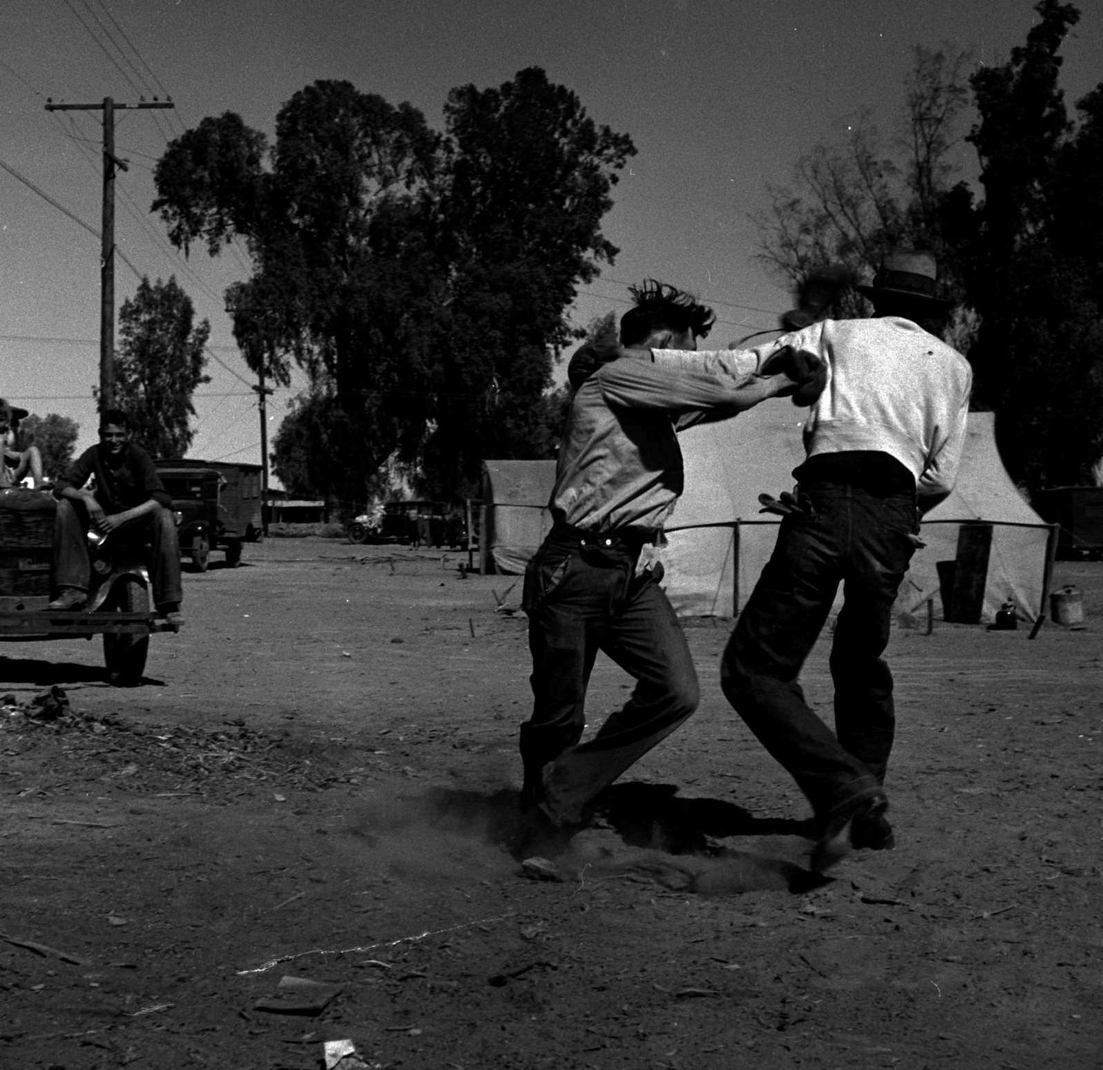 #106 Recreation in a migratory agricultural workers’ camp near Holtville, California 1939