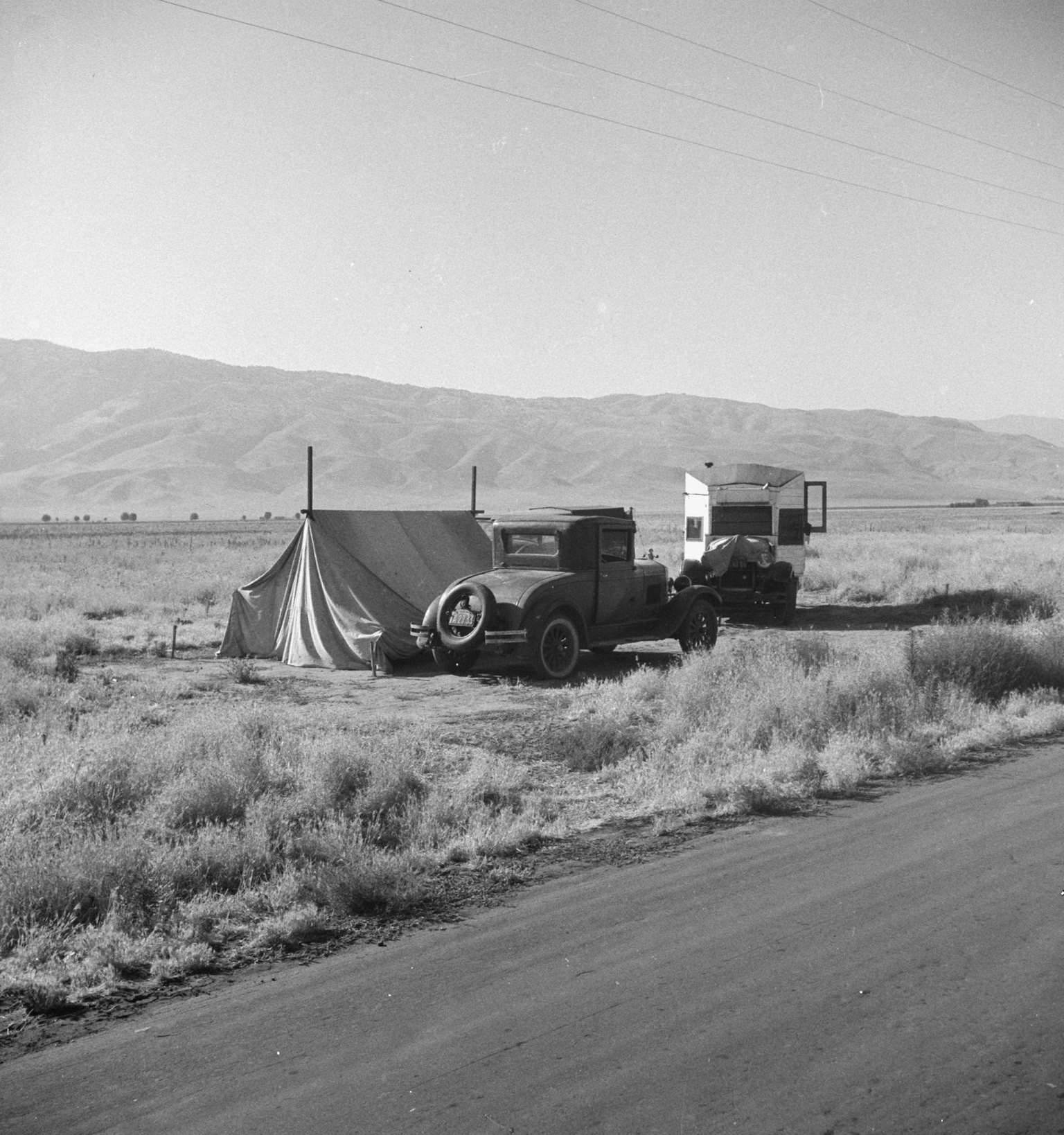 #37 Transient potato workers camping along the highway. Near Shafter, 1930s
