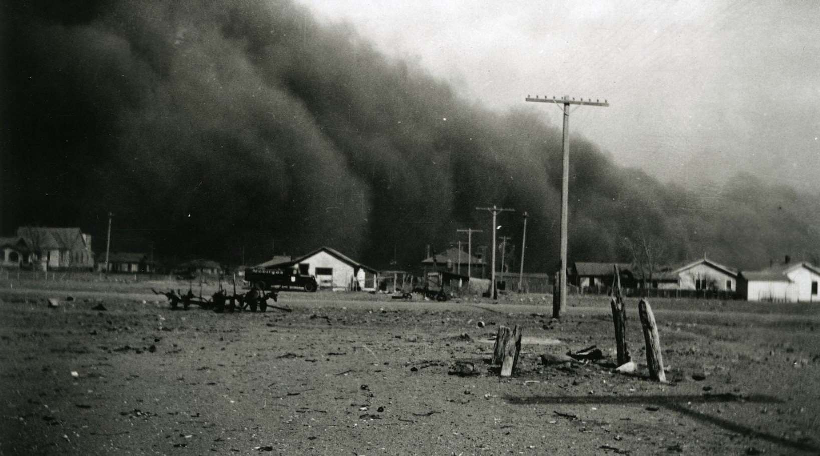 #42 Huge dark dust clouds swarm over houses in rural Colorado, 1930s