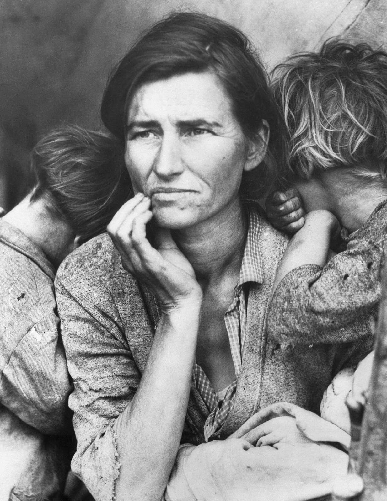 #59 A poverty-stricken migrant mother (Florence Owens Thompson, 32) with three young children gazes off into the distance, 1930s